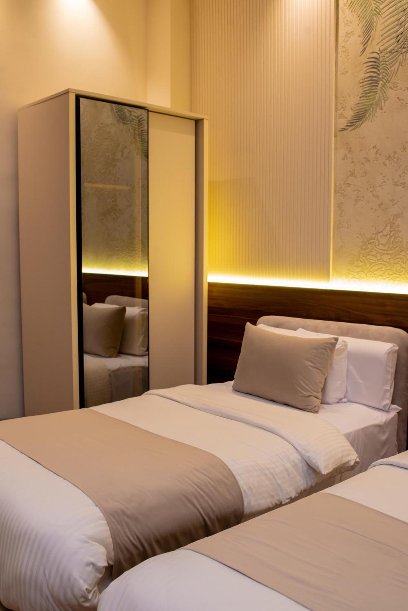 Egyptian Night Albergue